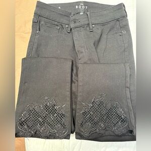 Woman Black Boot Crop Pants. Whitehouse Black Market
Size O